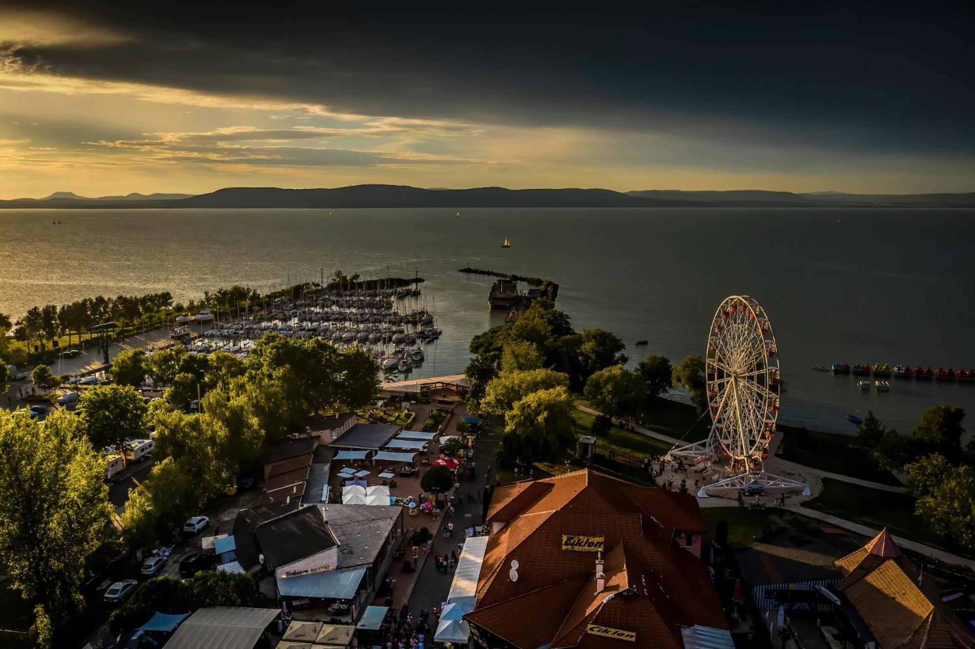 Berbe Apartman Balatonlelle Eksteriør billede